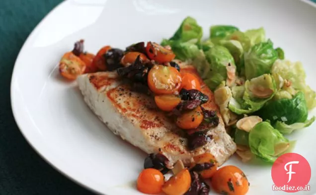 Pesce piccante saltato con olive e pomodorini