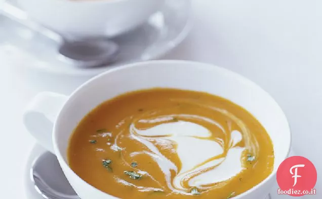 Zuppa di carote allo zenzero con Crème Fraîche