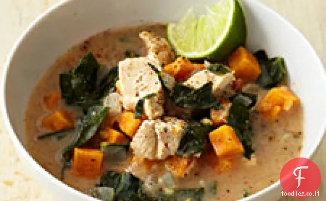 Zuppa di pollo alle mandorle con patate dolci, cavoli e zenzero
