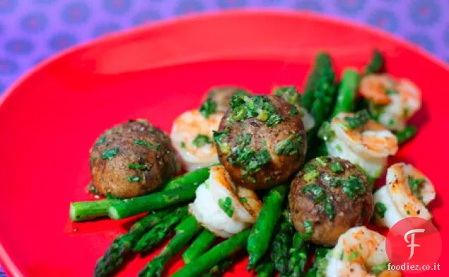 Gamberi arrosto e funghi con zenzero e cipolla verde