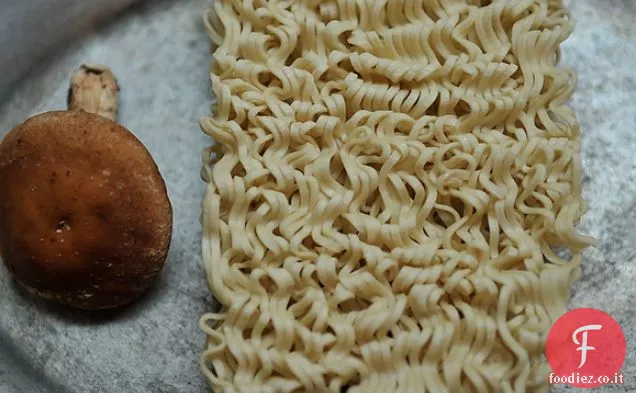 Ramen Saltate in padella con sesamo, Shiitake e zenzero