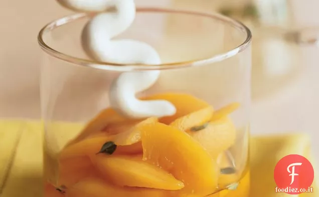 Macedonia di frutta gialla con sciroppo di zenzero e timo