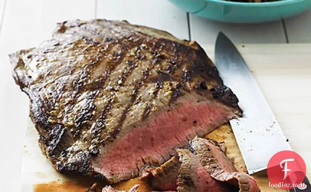 Bistecca di rafano alla griglia con insalata di funghi