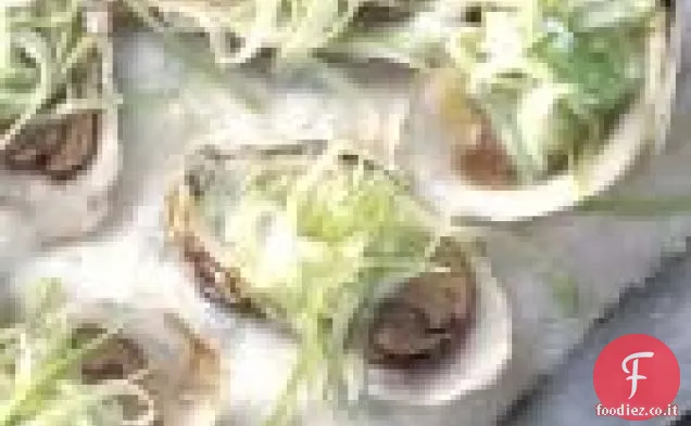 Ostriche sul mezzo guscio con mela-rafano Slaw