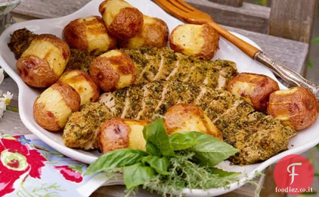Filetto di maiale in crosta di erbe con patate novelle arrostite al rafano