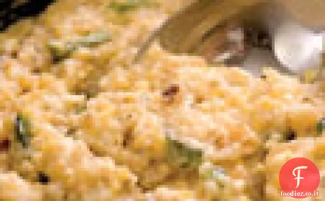 Grana di formaggio al rafano con coriandoli di Peperoni Poblano arrostiti e cipolle rosse
