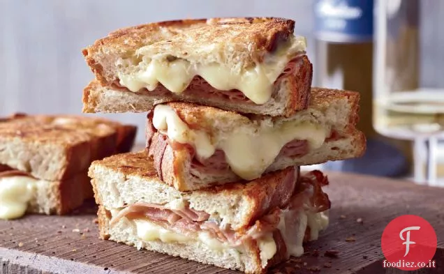 Panini alla Mortadella e Formaggio