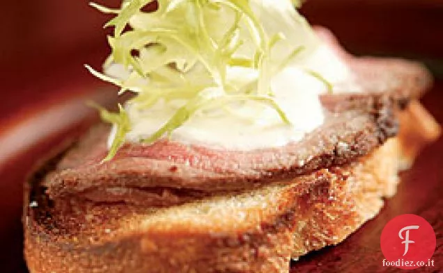 Crostini con Crema di Manzo e Rafano