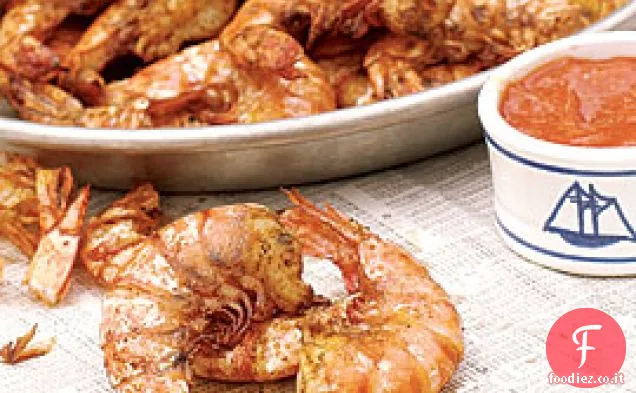 Gamberi alla griglia Old Bay con salsa cocktail al rafano al limone