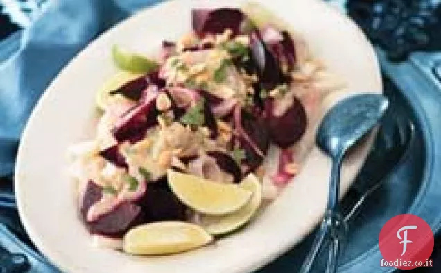 Insalata di barbabietola arrosto e jicama con salsa di arachidi Jalapeno