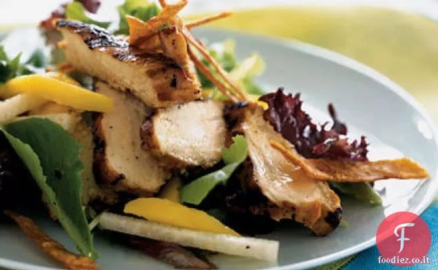 Pollo alla griglia, mango e insalata di jicama con vinaigrette di tequila e lime