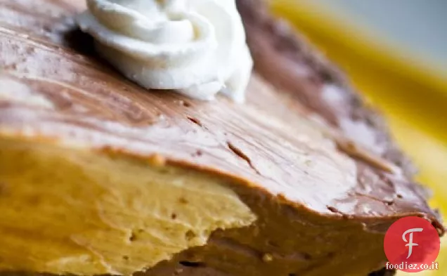 Torta di mousse al cioccolato al burro di arachidi