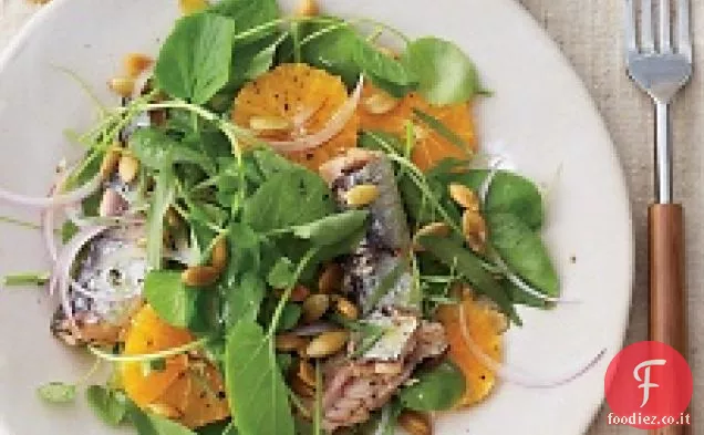 Insalata di crescione con sardine, arance e Pepitas