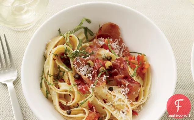 Fettuccine con Pomodorini e Capperi Croccanti