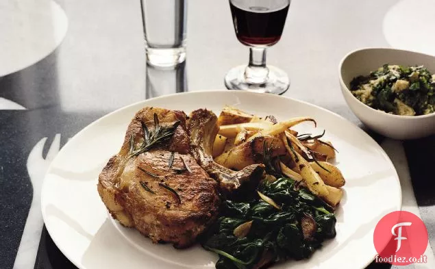 Braciole di maiale con Pastinaca arrosto, Pere e patate