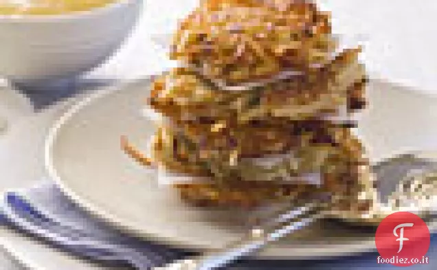 Latkes di pastinaca di patate con salsa di mele salata