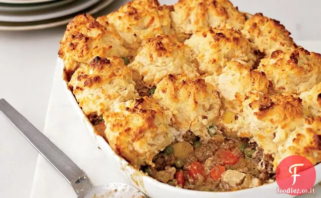 Potpie di manzo e verdura con biscotti Cheddar