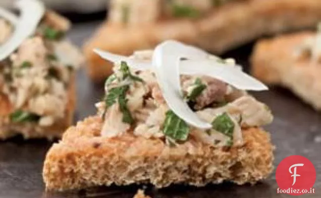 Toast al pomodoro con sardine e menta