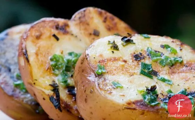 Patate all'erba cipollina grigliate
