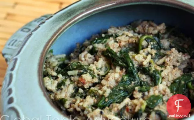 Spinaci e riso con carrube fermentate