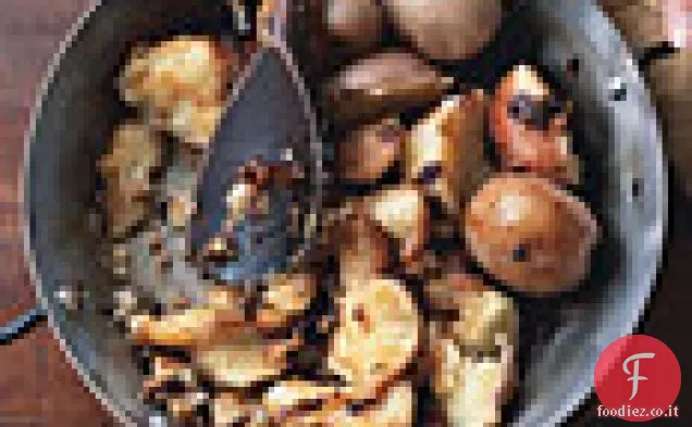 Fracassato patate rosse bambino con Chiles Ancho e formaggio Dry Jack