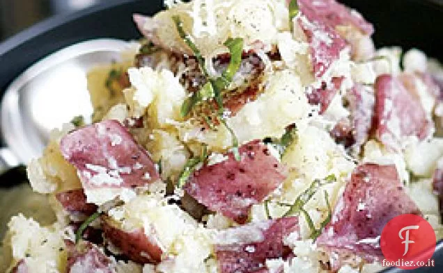 Patate rosse fracassate con basilico e parmigiano