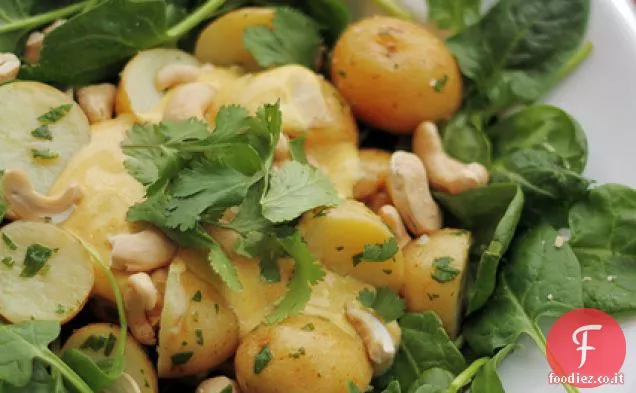 Patate novelle, yogurt al curry e coriandolo