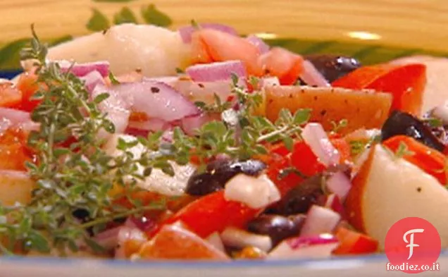 Patate con cipolle, olive e pomodori