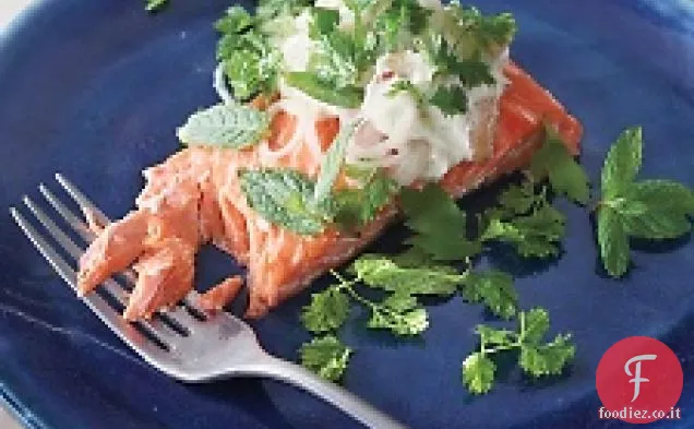 Salmone selvatico al forno con salsa di mandorle e lime