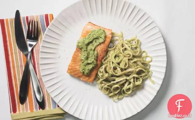 Salmone Scottato con Linguine e Pesto di rampa