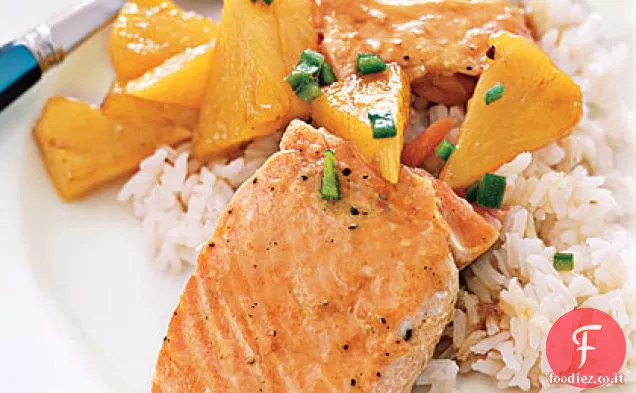 Salmone glassato all'acero con ananas