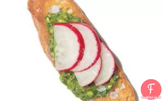 Crostini al Pesto, Ravanello e Sale Marino