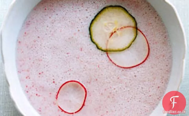 Zuppa di latticello di ravanello refrigerato