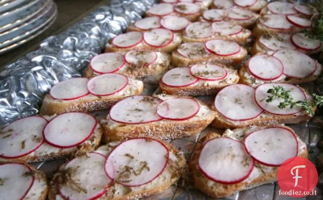 Ravanello e burro di Tartufo Panini a faccia aperta o 