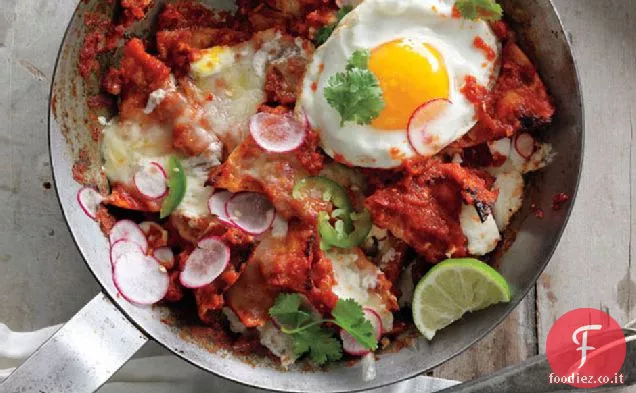Chilaquiles con uova fritte