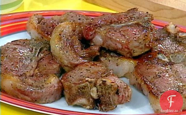 Costolette di agnello alla griglia con ortaggi a radice brasati e Colcannon-Cavolo cremoso e patate