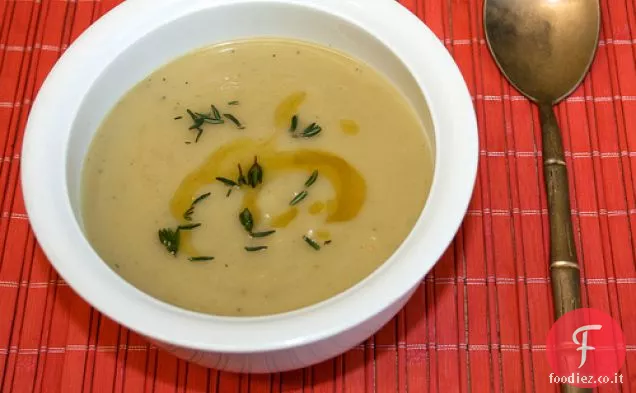 Zuppa di salsefrica e aglio arrosto