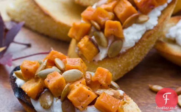 Bruschetta di patate dolci e formaggio di Capra