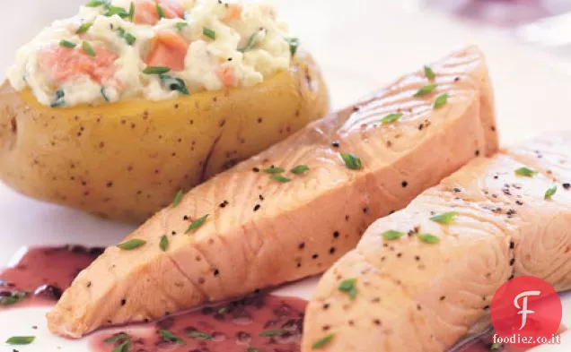Salmone Con Beurre Rouge e patate al forno ripiene di salmone affumicato