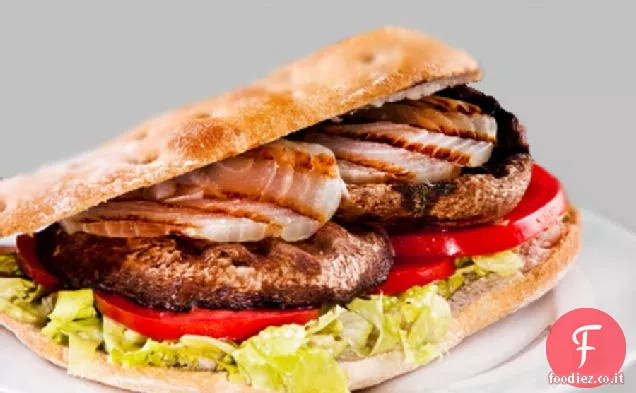 Rip Esselstyn's Portobello Mushroom Burger con patate fritte dolci