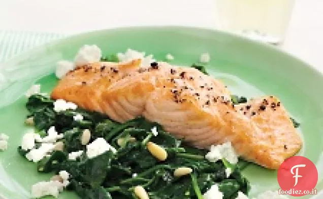 Salmone alla griglia con spinaci e feta Saute