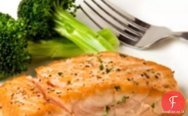 Salmone selvaggio caldo che combatte l'Alzheimer