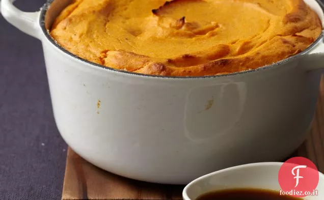 Soufflé di patate dolci con salsa di melassa