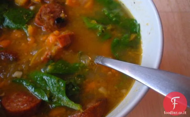 Zuppa di patate dolci, spinaci e chorizo