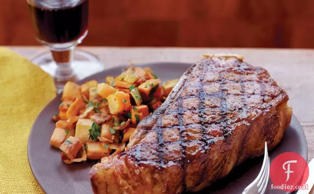 Bistecche alla griglia con patate dolci Hash Browns