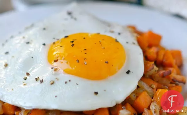 Uova fritte e patate dolci Pancetta Hash