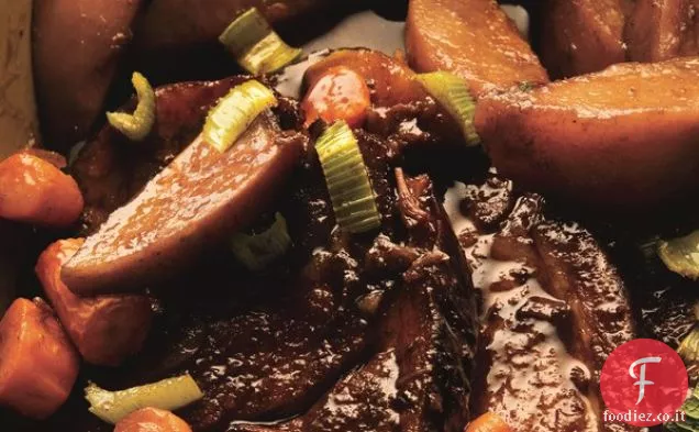 Spalla di maiale brasata con mela cotogna