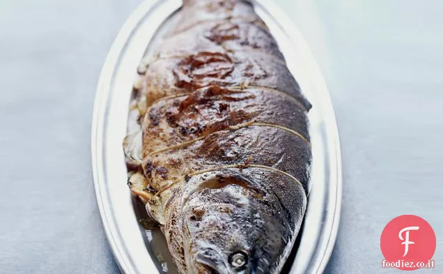 Salmone selvatico intero ripieno