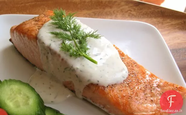 Salmone scottato con salsa di aneto cremoso