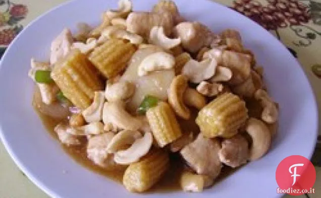 Pollo all'anacardio con castagne d'acqua